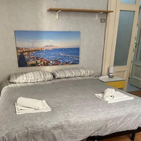 La Casa Di Pepo Apartment Napoli Bagian luar foto