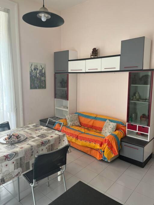 La Casa Di Pepo Apartment Napoli Bagian luar foto