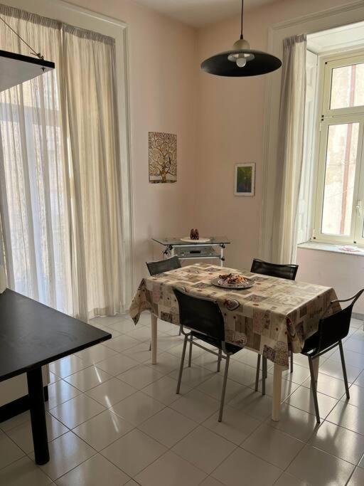 La Casa Di Pepo Apartment Napoli Bagian luar foto