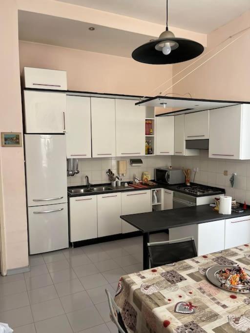 La Casa Di Pepo Apartment Napoli Bagian luar foto